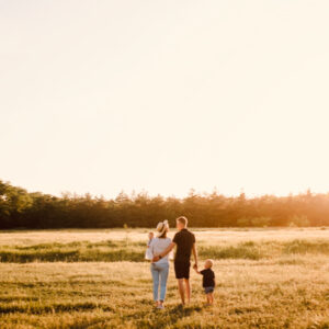 Eltern mit Kind nach Beratung und Therapie in Frankfurt