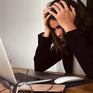 Patientin wegen Stress in einer Jugendpsychotherapie in Frankfurt