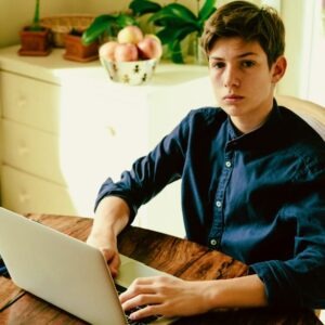 Teenage client starting online psychotherapy without waiting time