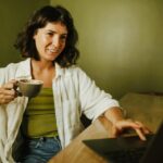 Mutter im Online-Elterncoaching – Symbolbild für Elternberatung und psychologische Unterstützung in Frankfurt